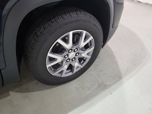 Used 2022 GMC Acadia SLT w/ GMC Pro Grade Package image 29