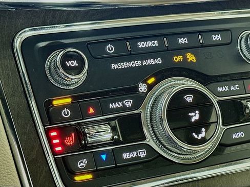 Used 2020 Lincoln Continental Standard w/ Premium Package image 21