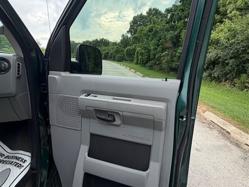 Used 2009 Ford E-150 and Econoline 150 Wagon RWD image 21