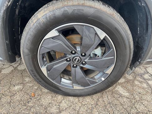 Used 2025 Nissan Rogue SV FWD image 32