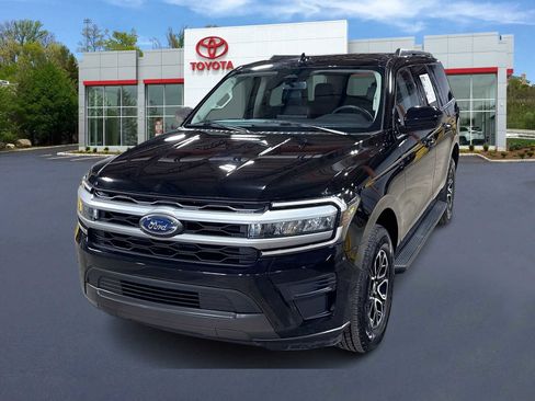 Used 2024 Ford Expedition XLT image 1