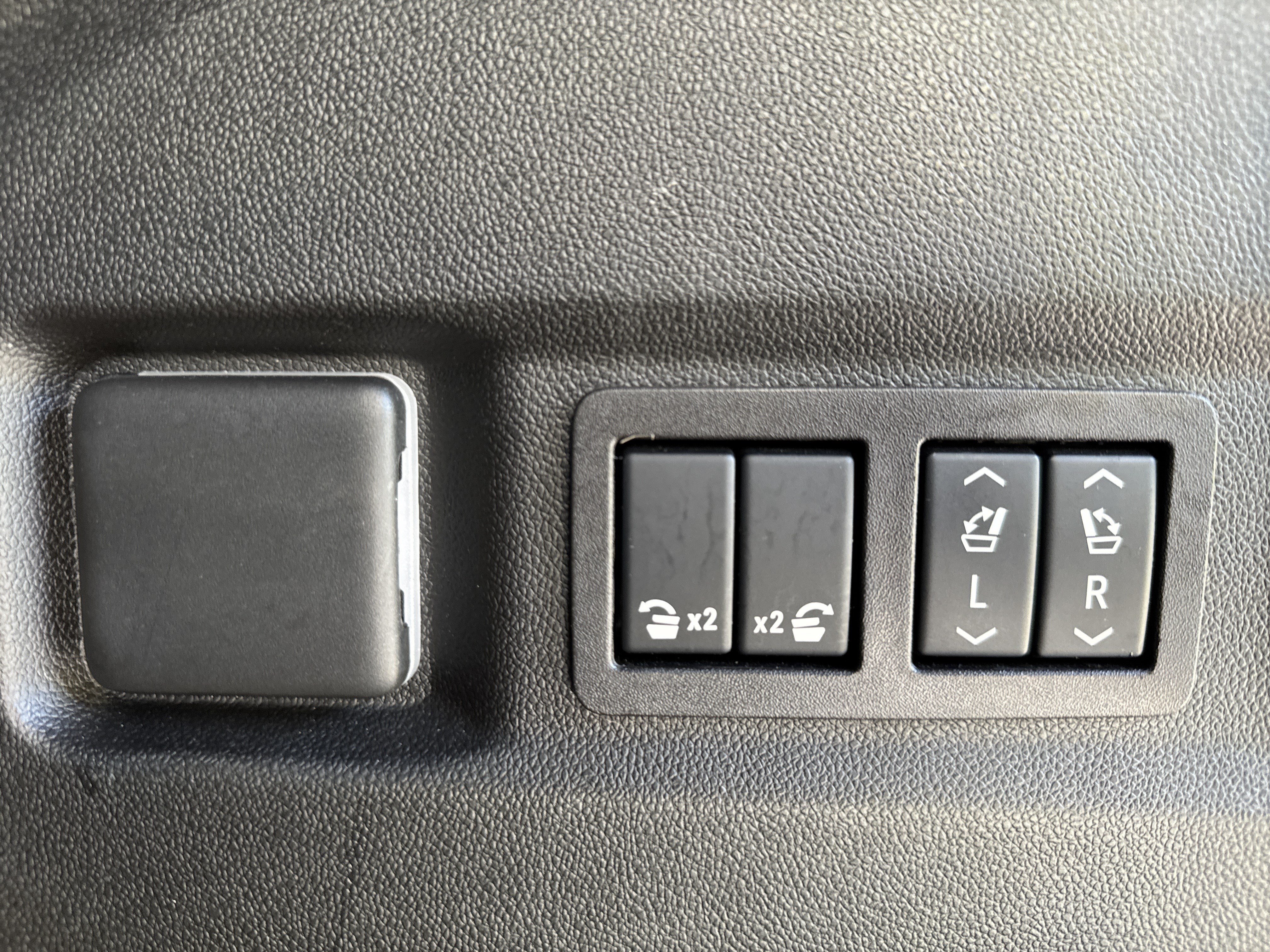 Used 2024 Chevrolet Tahoe Premier w/ Premium Package RWD image 40