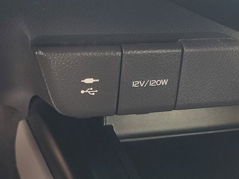 Used 2018 Toyota Camry SE image 25