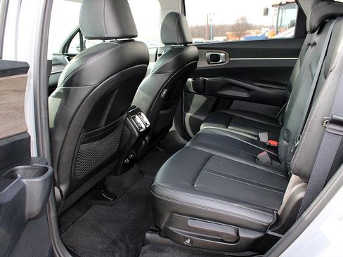 Used 2023 Kia Sorento S w/ Panoramic Sunroof Package image 19