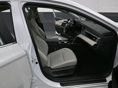 Used 2025 Toyota Camry XLE w/ Premium Package image 36