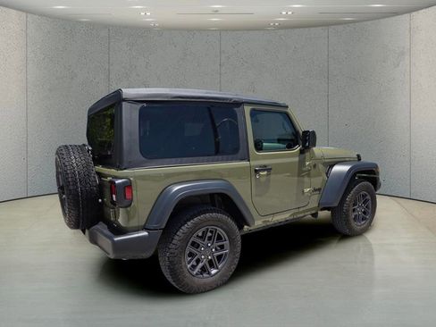 Used 2025 Jeep Wrangler Sport AWD/4WD image 3