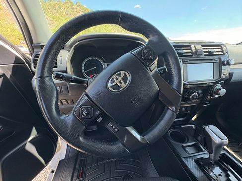 Used 2018 Toyota 4Runner TRD Off-Road AWD/4WD image 2