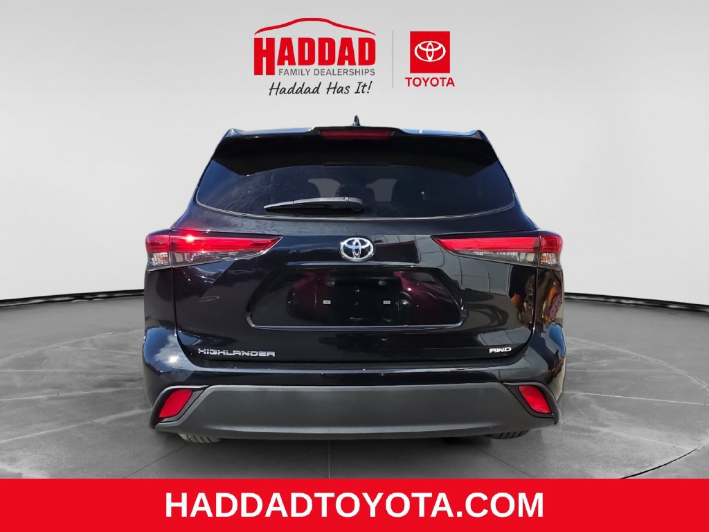 Used 2021 Toyota Highlander L AWD/4WD image 4