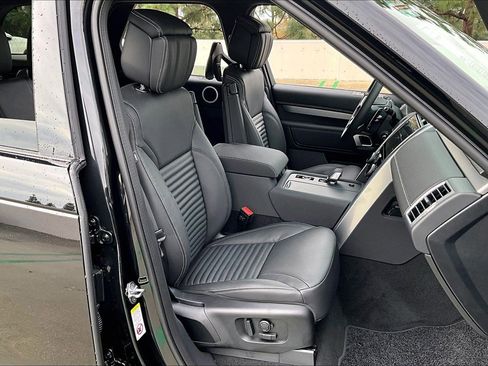 New 2026 Land Rover Discovery Limited Edition image 8