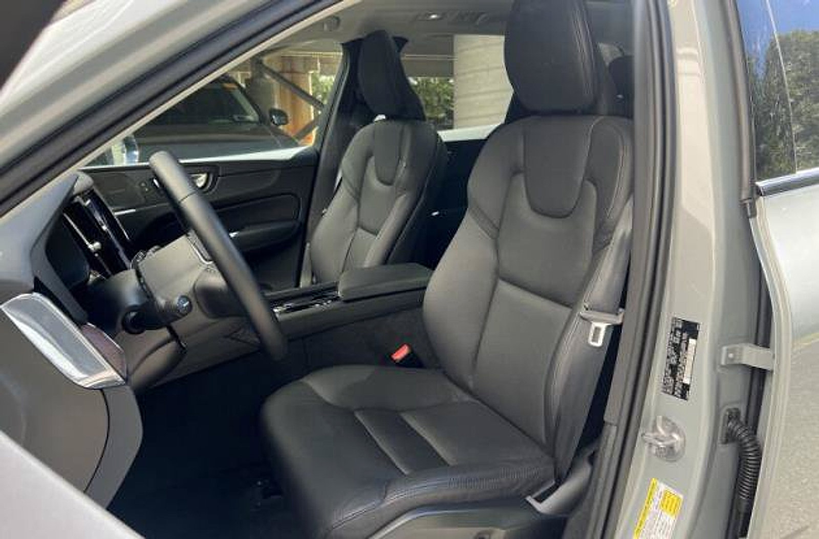 Certified 2024 Volvo XC60 B5 Plus w/ Protection Package Premier AWD/4WD image 2