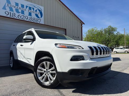 Used 2015 Jeep Cherokee Sport image 1