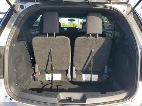 Used 2016 Ford Explorer XLT image 8