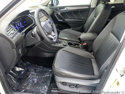 Used 2022 Volkswagen Tiguan SE AWD/4WD image 9
