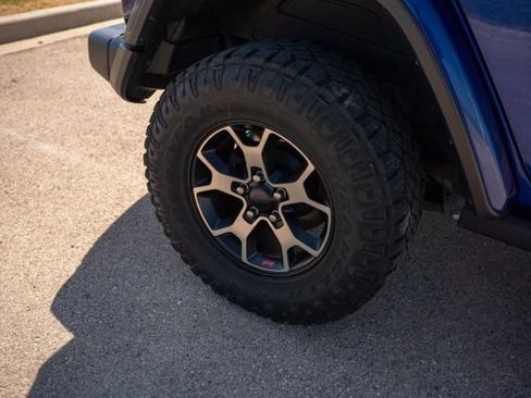 Used 2018 Jeep Wrangler Unlimited Rubicon w/ Dual Top Group AWD/4WD image 10