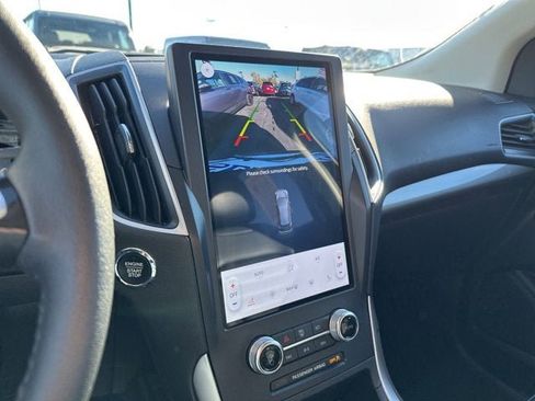 Certified 2024 Ford Edge SEL image 3