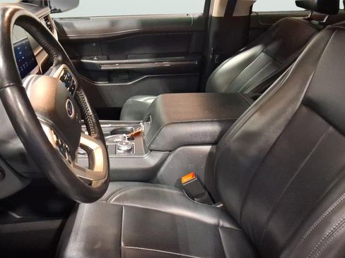 Used 2024 Ford Expedition XLT image 11