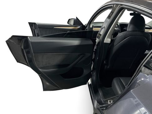 Certified 2023 Tesla Model Y Long Range AWD/4WD image 10