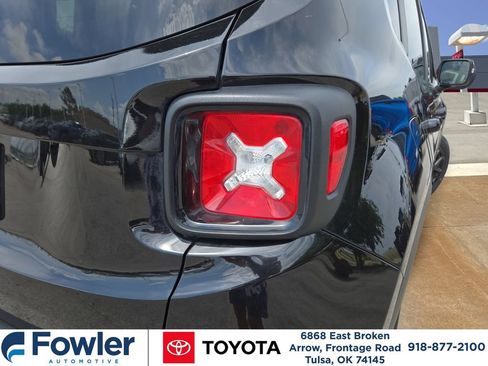 Used 2020 Jeep Renegade Altitude FWD image 34