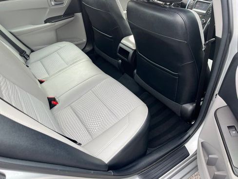 Used 2015 Toyota Camry SE image 6