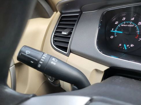 Used 2017 Ford Taurus SE image 25