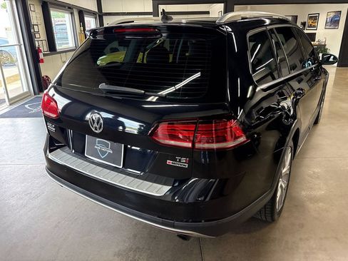 Used 2018 Volkswagen Golf Alltrack SEL AWD/4WD image 9