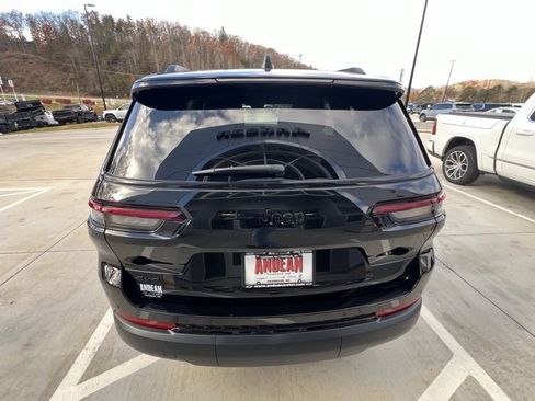 New 2025 Jeep Grand Cherokee L Altitude image 4