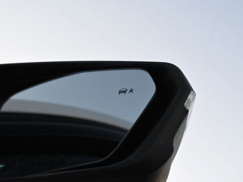 Used 2018 Chevrolet Equinox LT image 23