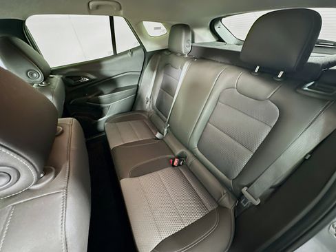 Used 2025 Chevrolet Trax LT w/ LT Convenience Package image 25