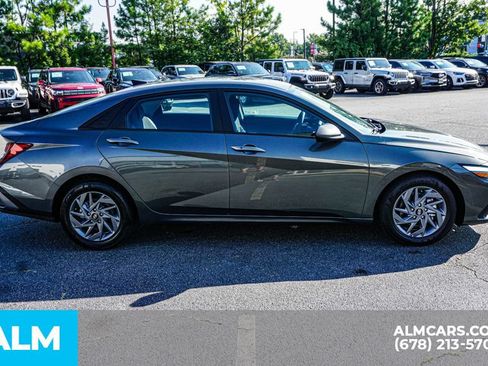 Used 2024 Hyundai Elantra SEL FWD image 8