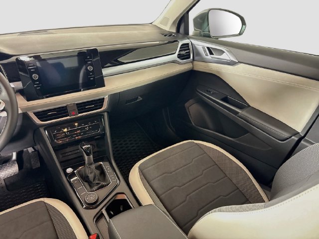 Certified 2025 Volkswagen Taos SE AWD/4WD image 24