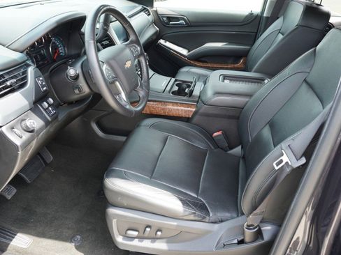 Used 2018 Chevrolet Tahoe Premier RWD image 12