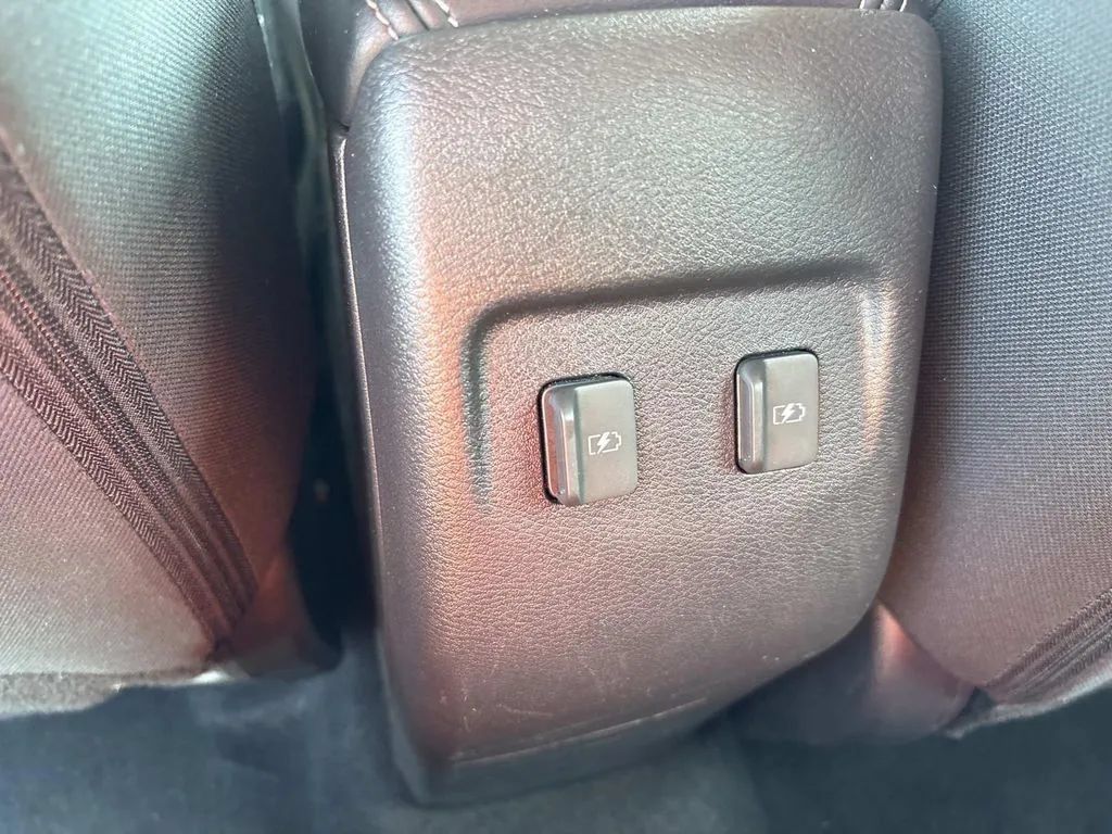 Used 2024 Nissan Kicks SR FWD image 15