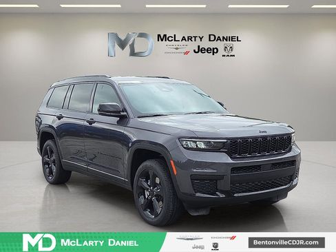 New 2025 Jeep Grand Cherokee L Laredo image 1