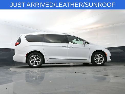 Used 2019 Chrysler Pacifica Limited FWD image 24