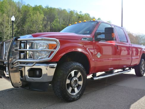 Used 2014 Ford F350 Lariat w/ Lariat Interior Package image 3