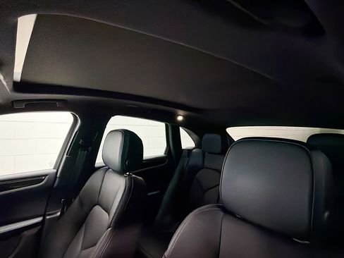 Used 2025 Porsche Macan image 26