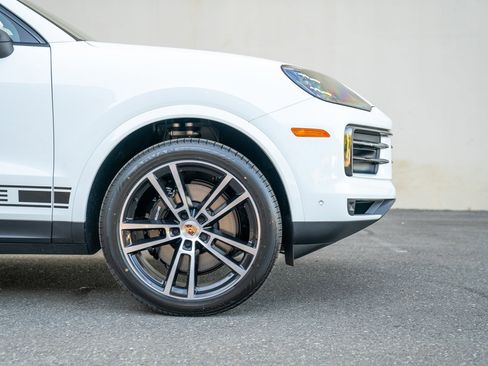Certified 2025 Porsche Cayenne Coupe AWD/4WD image 9