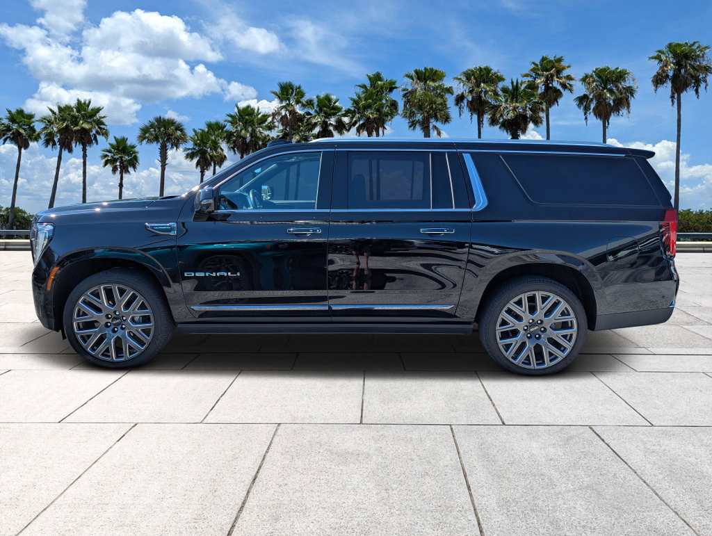 Used 2025 GMC Yukon XL Denali Ultimate AWD/4WD image 9