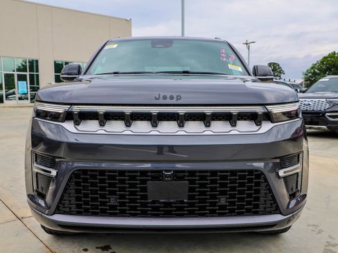 New 2026 Jeep Grand Wagoneer 2WD image 3
