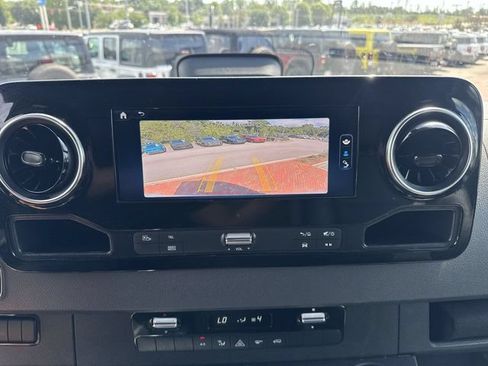 Used 2025 Mercedes-Benz Sprinter 2500 image 19