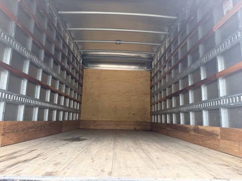 Used 2024 Isuzu NPR RWD image 19