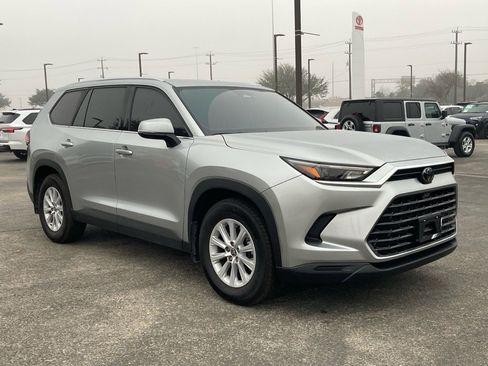 Certified 2024 Toyota Grand Highlander XLE image 3