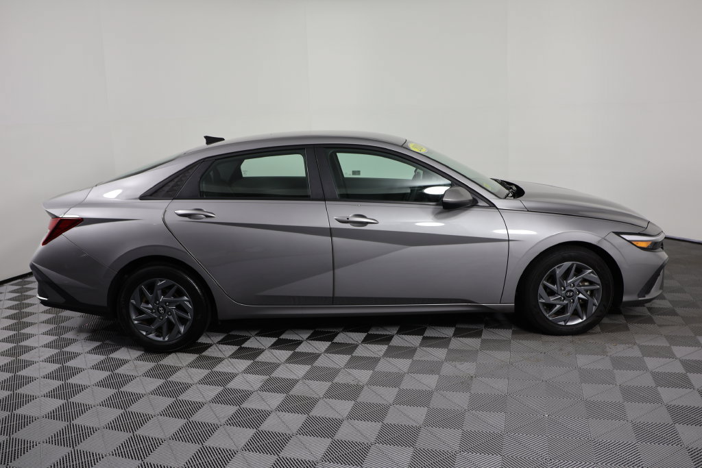 Certified 2024 Hyundai Elantra SEL FWD image 9