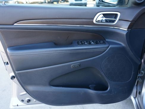 Used 2015 Jeep Grand Cherokee Overland w/ Advanced Technology Group image 21