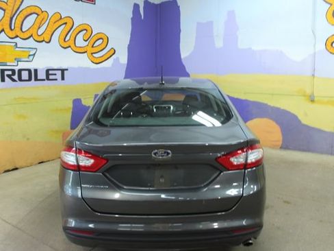 Used 2016 Ford Fusion SE FWD image 3
