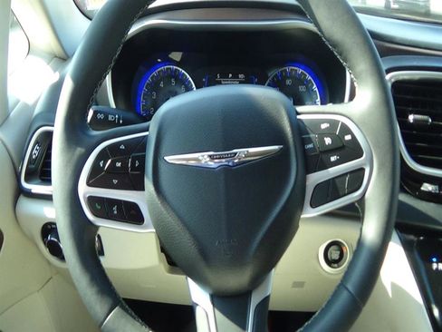 Used 2023 Chrysler Voyager LX image 21