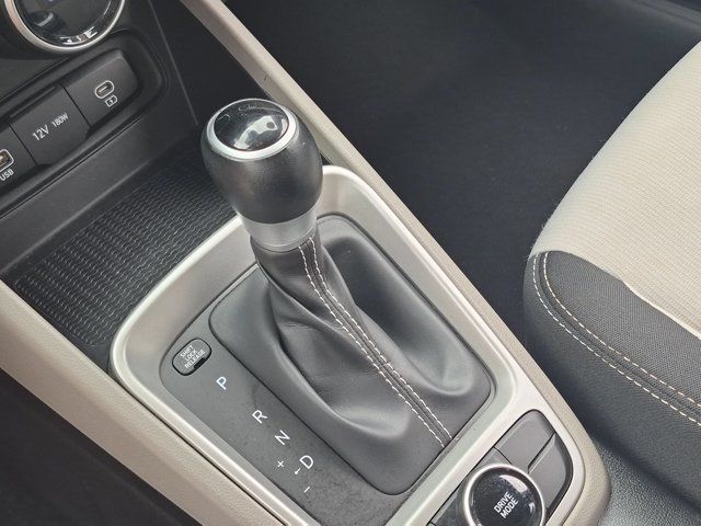Used 2025 Hyundai Venue SEL FWD image 19