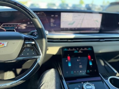 Used 2025 Cadillac Escalade Sport image 7