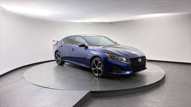 Used 2023 Nissan Altima 2.5 SR w/ SR Premium Package FWD image 11