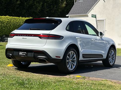 Certified 2025 Porsche Macan AWD/4WD image 8